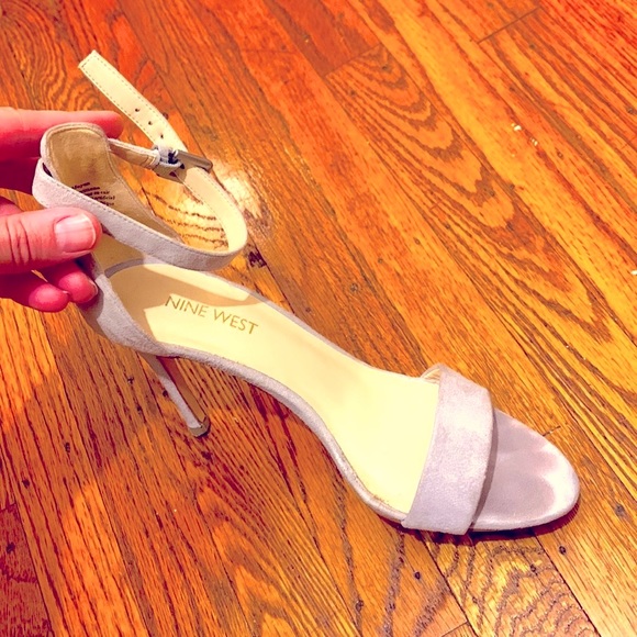 Grey Nine West Suede Heels 👠 ~ Size 6 - Picture 4 of 4